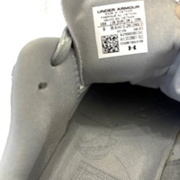 Under Armour Glyde 2.0 Softball Cleat in gray/metallic silver NWOT Size 9 - Picture 6 of 9